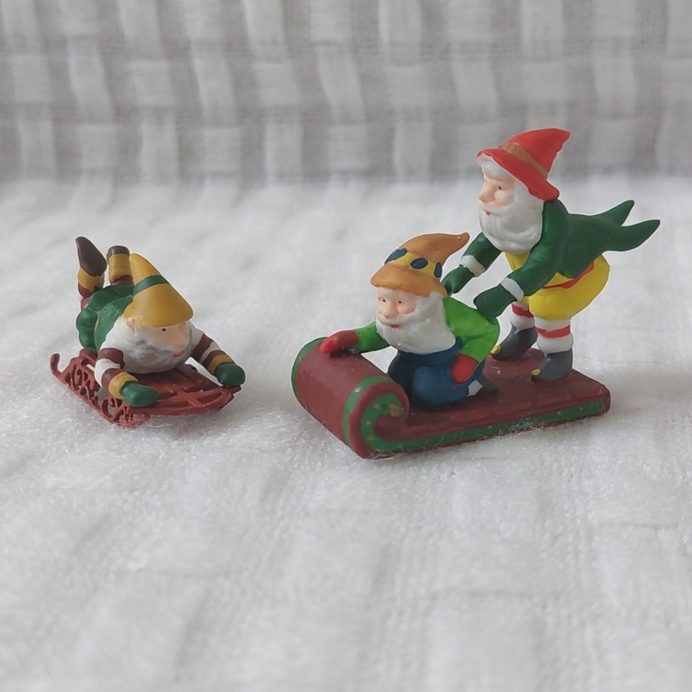 *LAST CHANCE* Dept 56 - The Heritage Village Collection - Testing the Toys